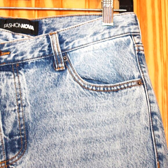 Fashion Nova High-Waisted Jeans - Light Wash - Size 7 - Picture 8 of 12
